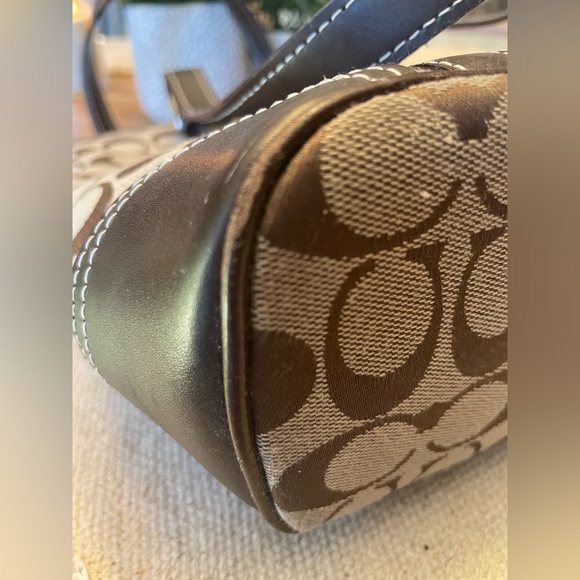 Coach Signature Tote - Picture 10 of 11